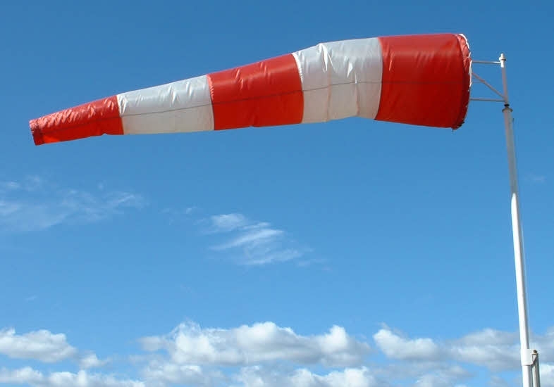 Windsackkorb mit Windsack 40 x 250 cm rot weiß 